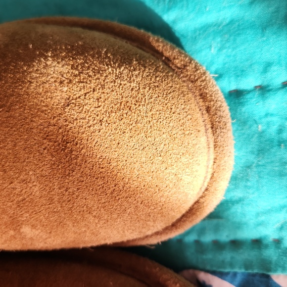 Beautiful Bearpaw boots - Picture 11 of 16